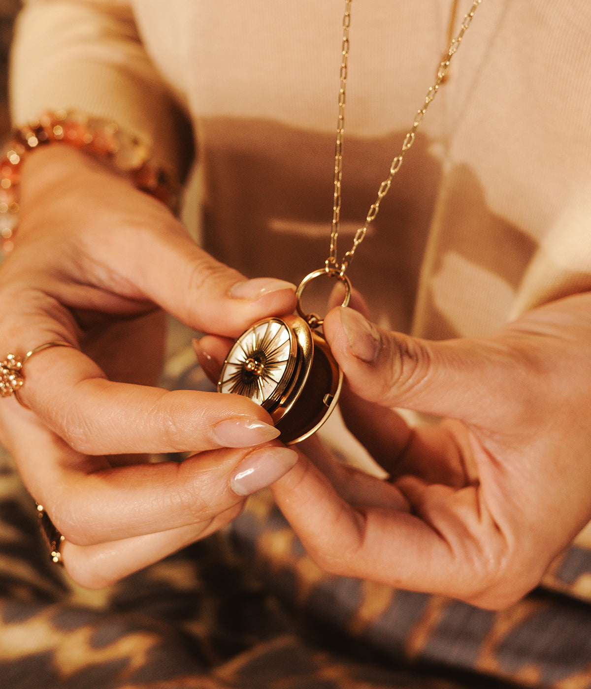 Collier Secret (Acier doré)